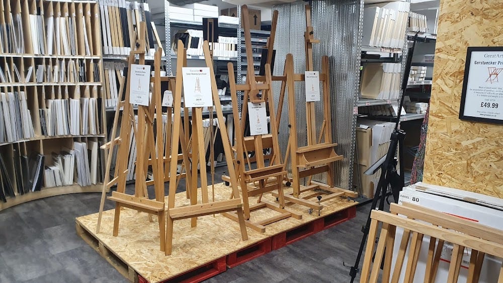 GreatArt London store easel selection